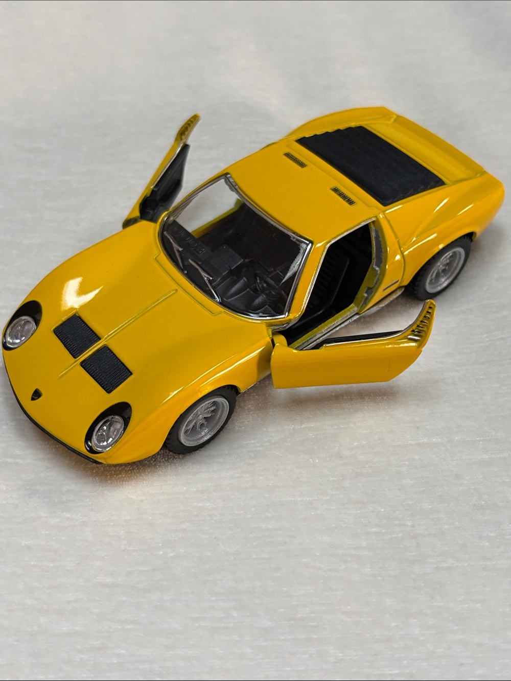 Lamborghini Miura 1971 P400 Model 1:34 - brand new - Picture 8 of 12